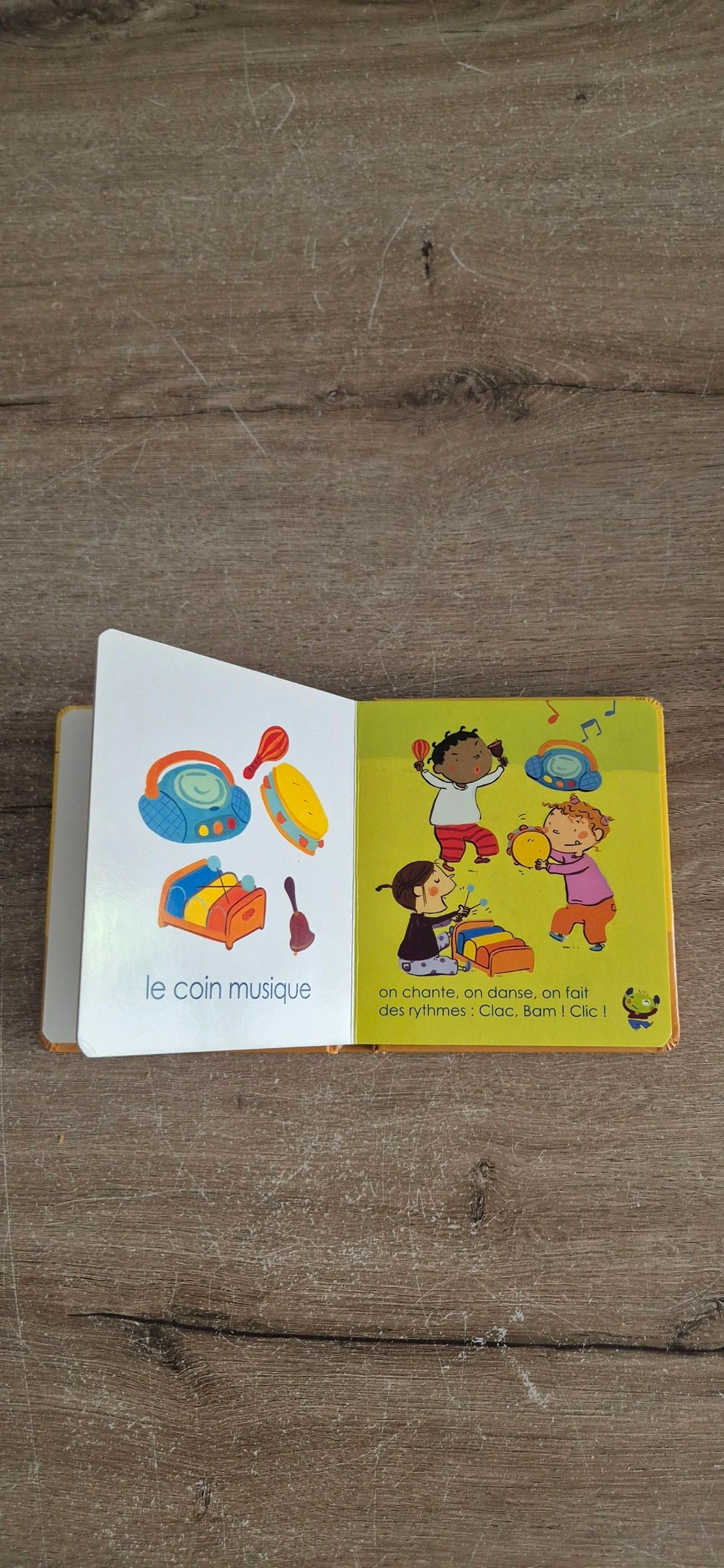 Livre imagier A la crèche  – photo 7